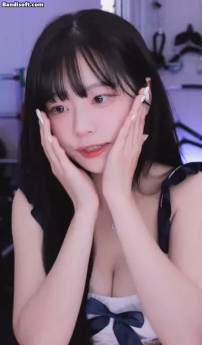 청순하고 귀여운 흰 브라입고 끼부리는 쵸단 ㅗㅜㅑ