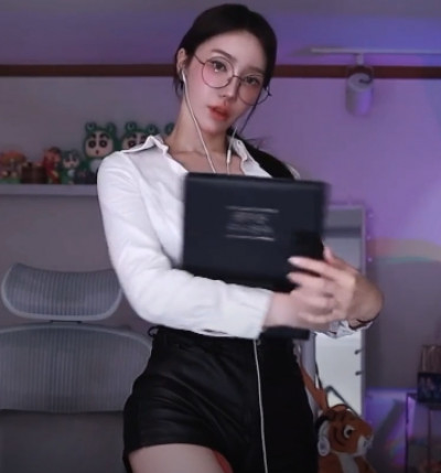 빨간브라 + 빨간스타킹 여비서 겨우디