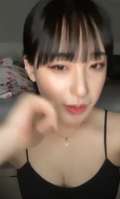 발정나서 안달난 여캠 BJ웅ㅈ니 혓바닥 하나더