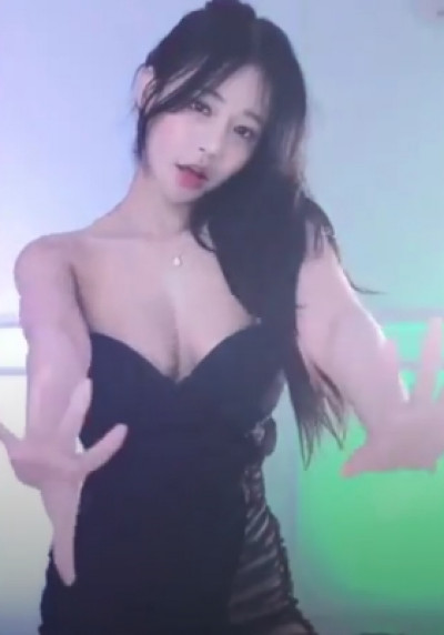 열심히 가슴 잡고 흔드는 아프리카 BJ 하루