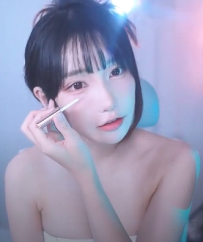 다신 보기 힘들지도 모를 마젠타 여캠 행동3