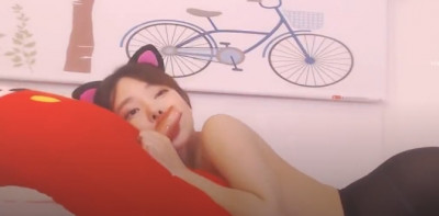 소시지 먹는 처자