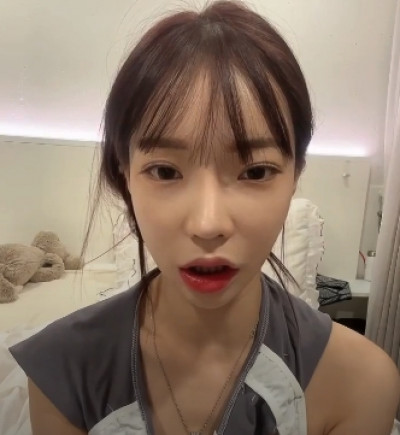 내숭떨더니 홀딱 벗고 방송하는 ㅅㅅㅅ01